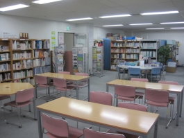 写真:資料・情報コーナー
