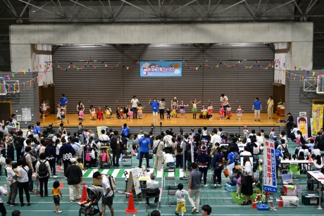 新宿子育てメッセ会場・ステージ