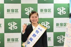 パリ2024オリンピック競技大会 競泳日本代表 牧野紘子選手が新宿区長を表敬訪問小写真2