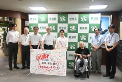 パリ2024パラリンピック競技大会出場 女子走り幅跳び(T64)日本代表 髙桑早生選手が新宿区長を表敬訪問小写真3