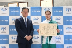 パリ2024オリンピック 競泳競技日本代表 牧野紘子選手が新宿区スポーツ栄誉賞を受賞小写真1
