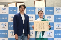 パリ2024オリンピック 競泳競技日本代表 牧野紘子選手が新宿区スポーツ栄誉賞を受賞小写真2