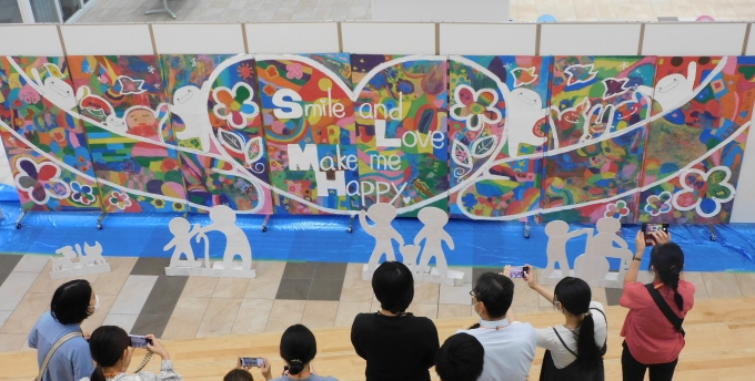 前回イベント時のダイバーシティウォールパズルアート完成披露の様子
