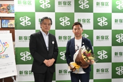 東京2025デフリンピック サッカー女子日本代表 岩渕亜依選手が新宿区長を表敬訪問小写真2