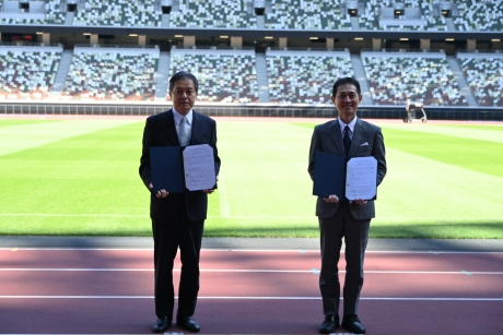 協定締結式の写真