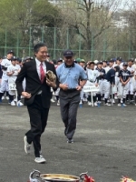 写真[4]：始球式の様子