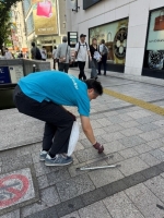 写真[3]：路上清掃の様子
