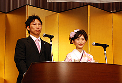 写真:司会の伊藤さん(左)と山口さん(右)