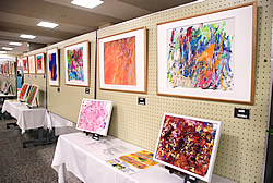写真:絵画作品の展示