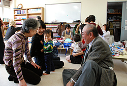 写真：会場では様々な世代の交流が