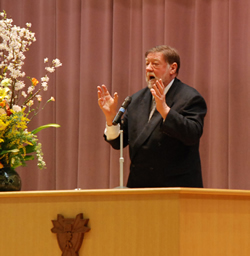 写真:C.W.ニコル氏の講演