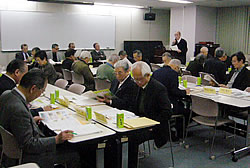写真:プロジェクトチームの会議