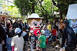 写真:大人気の新宿シンちゃん