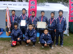 写真:優勝した男子メンバー