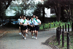 写真：戸山公園での練習風景