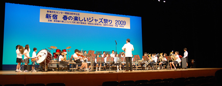 写真:戸塚第一小学校吹奏楽部のステージ