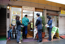 写真:店舗外観