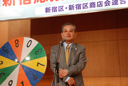 写真:あいさつする大室会長