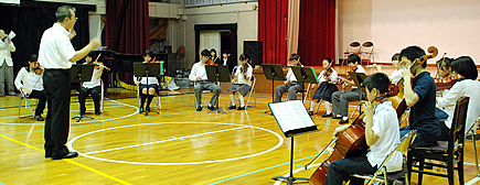 写真:四谷地区青少年管弦楽団の演奏