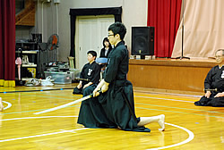 写真：新宿居合道同好会による居合