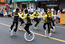 写真:牛込一輪車クラブの演技