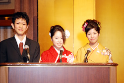 写真左から：司会の中谷さん、中村さん、青木さん