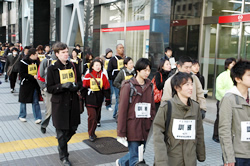 写真：日本語学校に通う外国人も参加