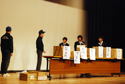 写真:中学生の発表(演劇風)