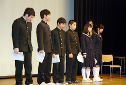 写真:中学生の発表
