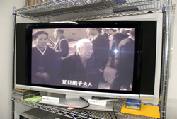 写真:猫塚復元記念フィルムの映像