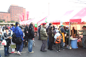 サブイベントで賑わう明治公園