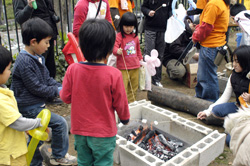 新宿中央公園春まつりを楽しむ子どもたち