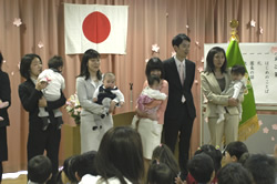 写真：四谷子ども園の入園式