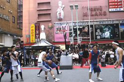 写真:歌舞伎町シネシティ広場リニューアル