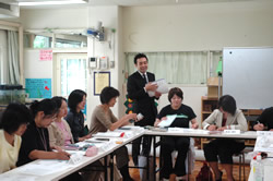 写真:「子育て支援者養成講座」(ゆったりーの)