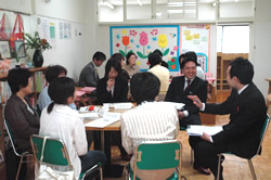写真:「子育て支援者養成講座」(ゆったりーの)