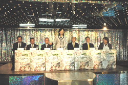 写真:「デージーが咲く街-新宿物語」記者発表会