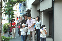 写真:箪笥地区「防災まち歩き」