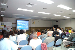写真:モデル収集の説明会
