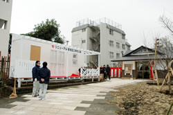 写真:公園全体と漱石山房風ベランダ回廊