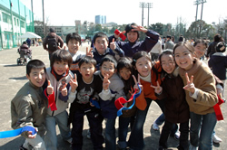 写真:大喜びの子どもたち