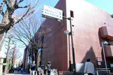 写真:新宿文化センター・外観