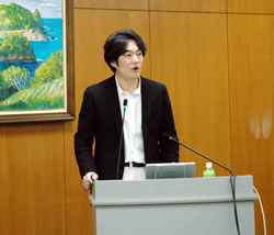 写真:講演する清水さん