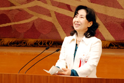 写真:あいさつする中山区長