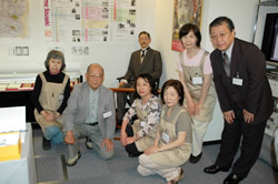 写真:漱石ギャラリースタッフの皆さん