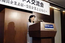 写真:ビジネス交流会であいさつする中山区長