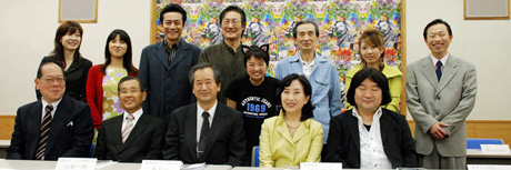 写真:関係者と出演者の集合写真