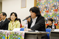 写真:説明する品川能正氏