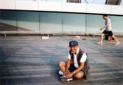 写真:笑顔で写る管洋志さん