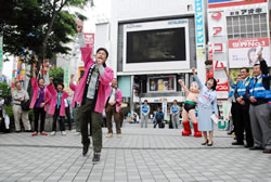 写真:よしもと芸人もキャンペーンに参加
